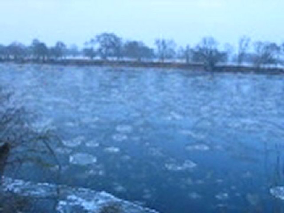 Des Glaçons sur la Loire le 10-02-2012 à Saumur Maine et Loire