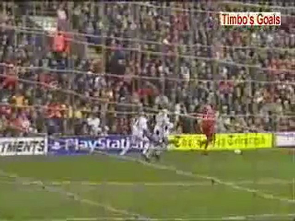 Robbie Fowler hãm bóng kỹ thuật rồi chân chớp nhoáng làm bó tay thủ thành Barthez