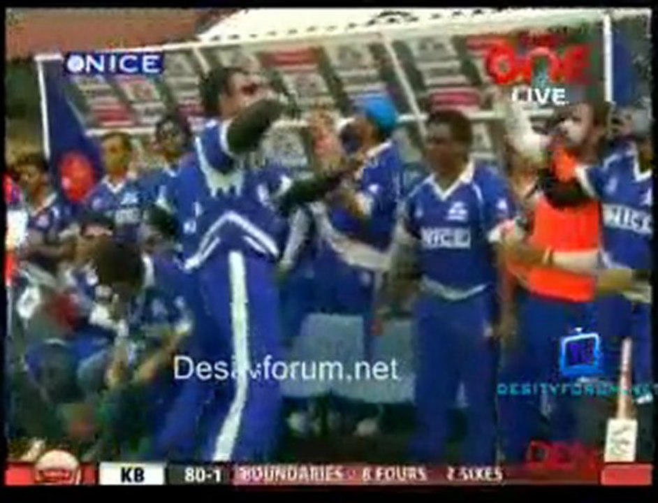 Karnataka Bulldozers vs.Mumbai Heroes - Karnataka Inning Ov09-10