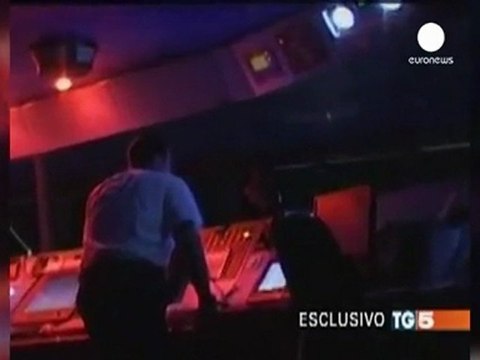 Video görüntüleri batan gemideki paniği gösteriyor