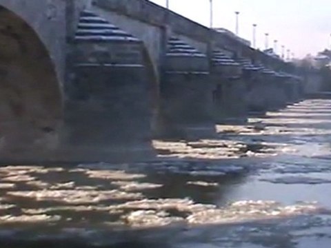 Saumur Loire en glace sous le pont Cessart