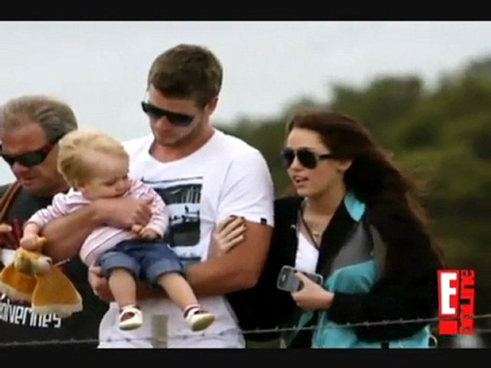 Miley Cyrus, Liam Hemsworth & Kelly Preston E: "The Last Song" 18/03/2010