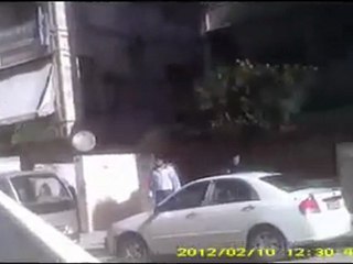 فري برس   وصول قطعان الأمن إلى مظاهرة حي الإذاعة 10 2 2012