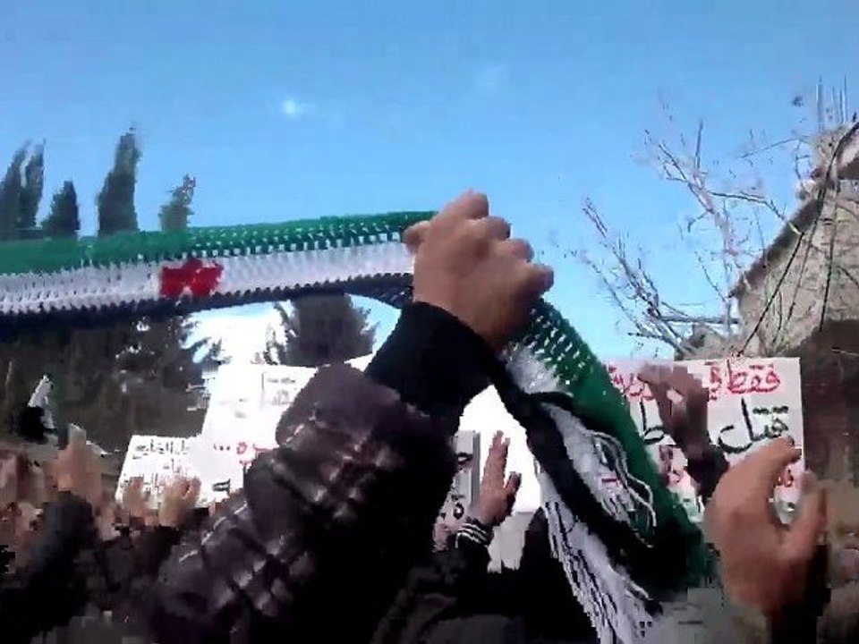 فري برس   مظاهرة حي القدم بدمشق جمعة روسيا تقتل أطفالنا 10 2 2012