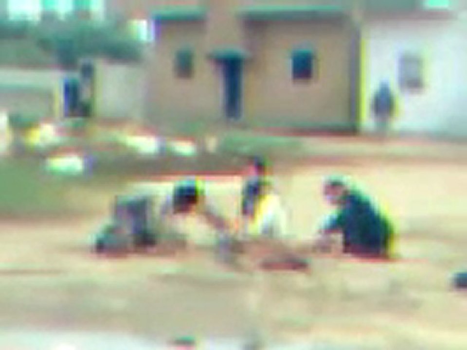 فري برس   حمص الحولة المحتلة   قنص امرأة من قبل الجيش الاسدي 10 2 2012