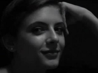 bir kızıl goncaya benzer dudağın.mp4