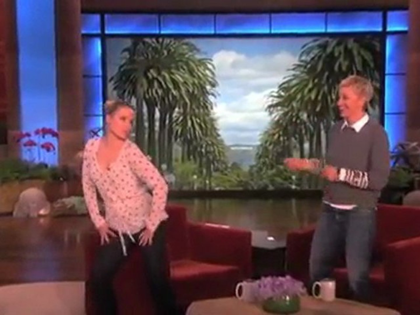 Waiting for a Sloth - Kristen Bell and Ellen Sing!