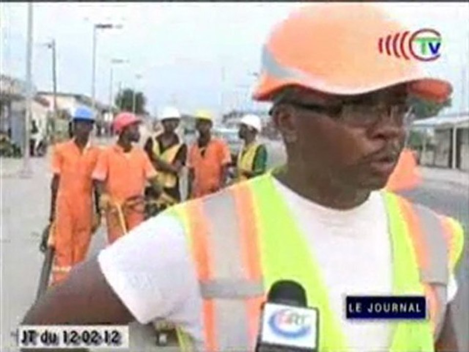 Pose des balises sur la route Nkombo-Moukondo dans la périphérie nord-ouest de Brazzaville