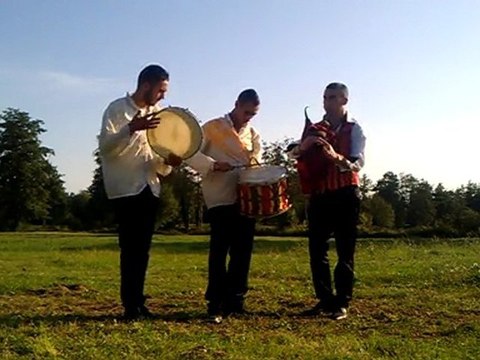 idbalen n' djurdjura (mariages-anniversaires-fiançailles-baptêmes-soirées....)contactez zoubir au 0619 99 01 93