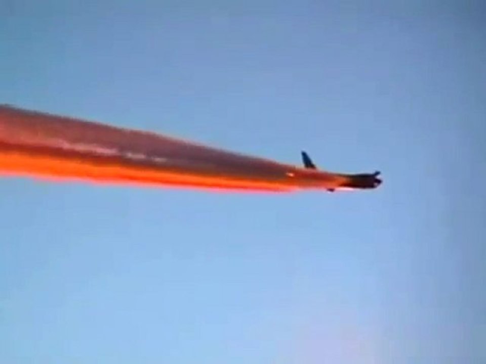Chemtrails- Akcja rozpylania aerozoli sfilmowana z kokpitu pilota