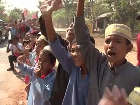 Birmanie: Aung San Suu Kyi lance sa campagne électorale