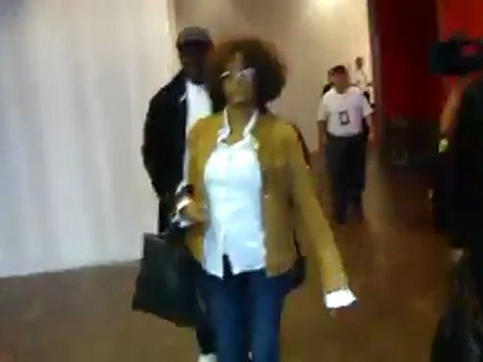 Celebs Pay Tribute to Whitney Houston