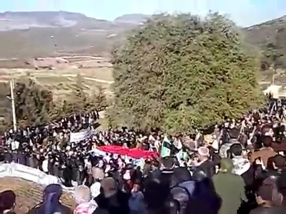 فري برس   حلب   عفرين    تشييع الشهيد شيرزاد حاج علمدار 11 2 2012 جـ4