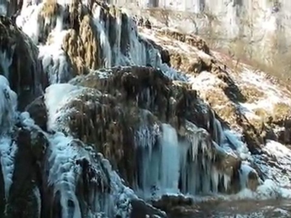 Cascade de Baume les Messieurs sous la glace
