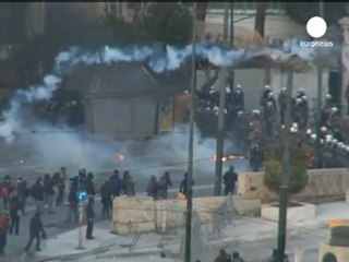 25 000 personnes manifestent devant le Parlement à Athènes