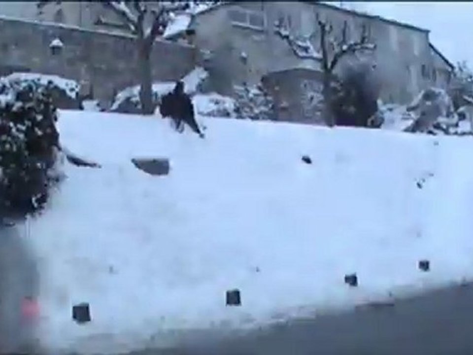 " Régix à la neige "  remix à la Benny Hill 2012