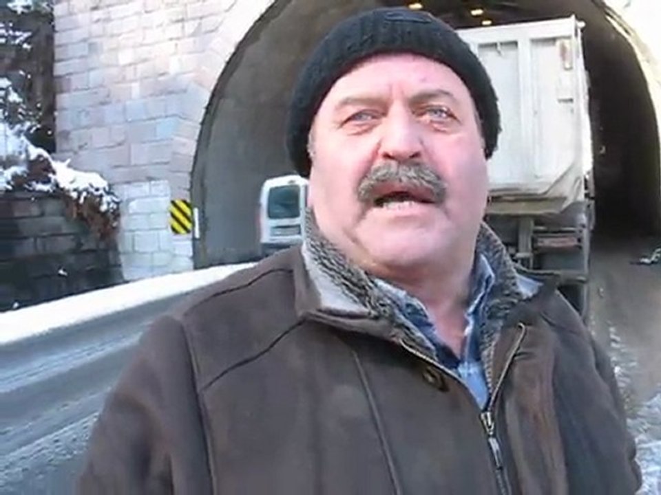 Zonguldak istanbul yolu buz olması nedeniyle tır ve kamyonlar yolda kaldı
