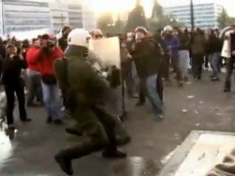 Police dodge petrol bombs, stones