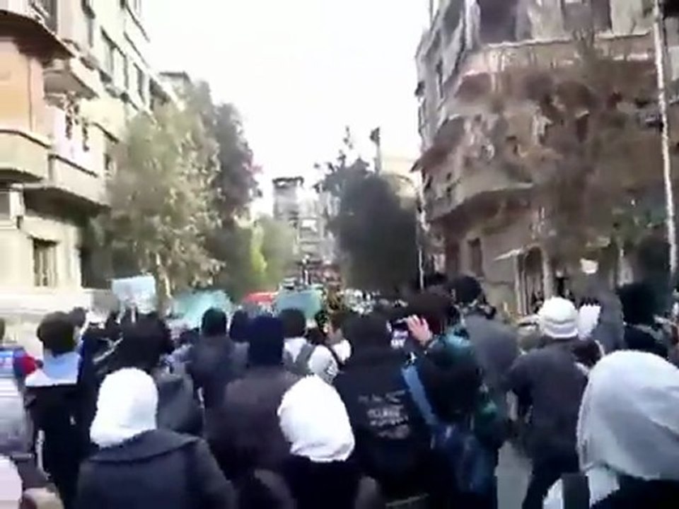 فري برس   دمشق الميدان مظاهرة طلابية من مدرسة الكواكبي 12 2 2012