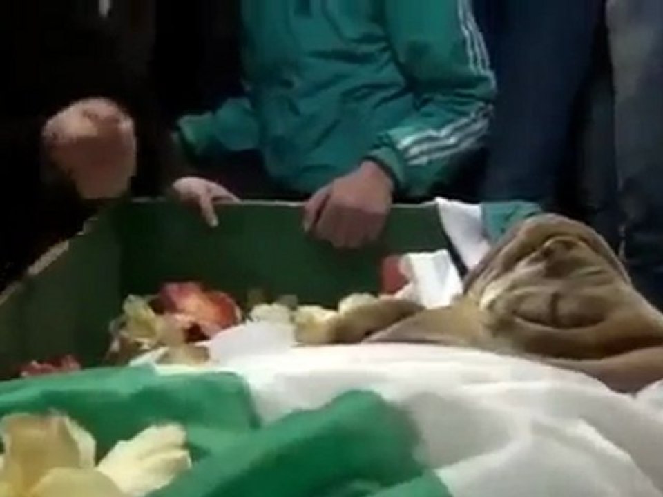فري برس   درعا المحطة   حي السبيل   وداع الشهيدة الطفلة أسيل الجبر مؤثر جدا  12 2 2012