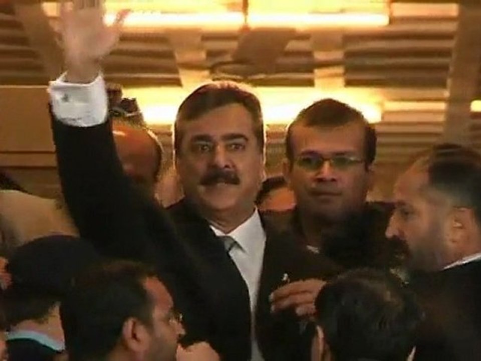 Gilani denies contempt charge