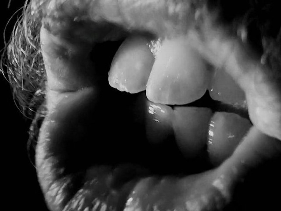 Chronique - clip Paragraff le Couteau entre les dents