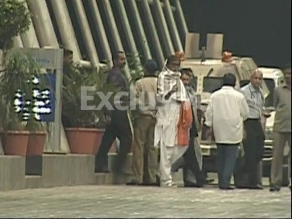 Amitabh Bachchan Undergoes Surgery At Seven Hills Hospital Mumbai-Rajshri Exclusive