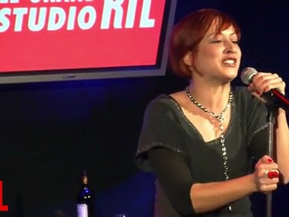 Julie Victor en direct dans Le Grand Studio RTL présenté par Laurent Boyer