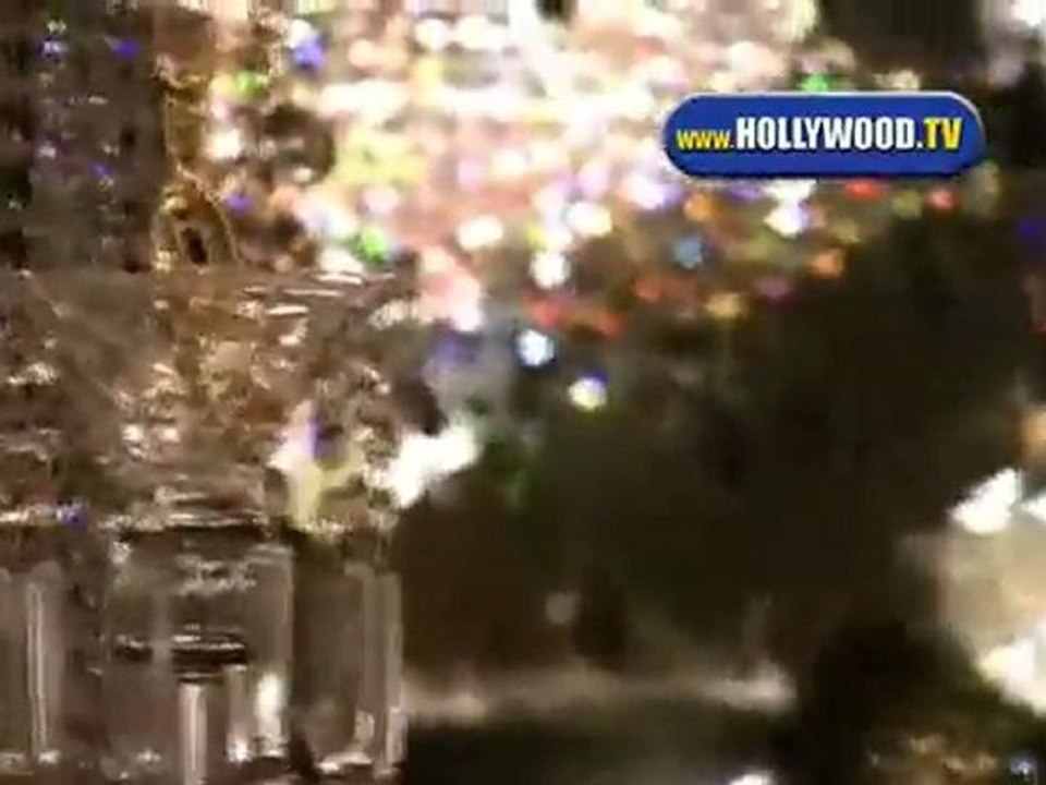 Britney Spears Hits Lighting Shop and Restaurant for Party