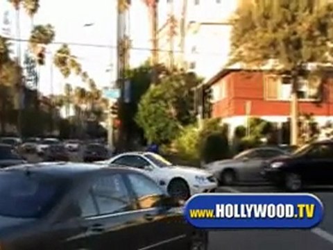 Britney Spears Sings Into The Four Seasons Hotel