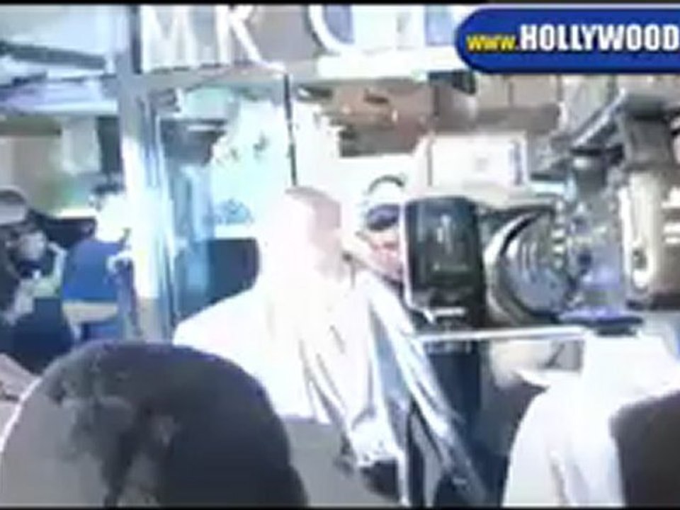 Paris Hilton In Green Hits Mr. Chow