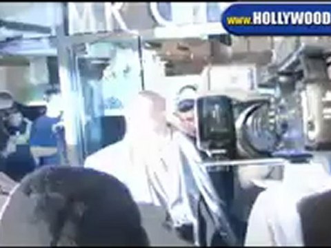 Paris Hilton In Green Hits Mr. Chow