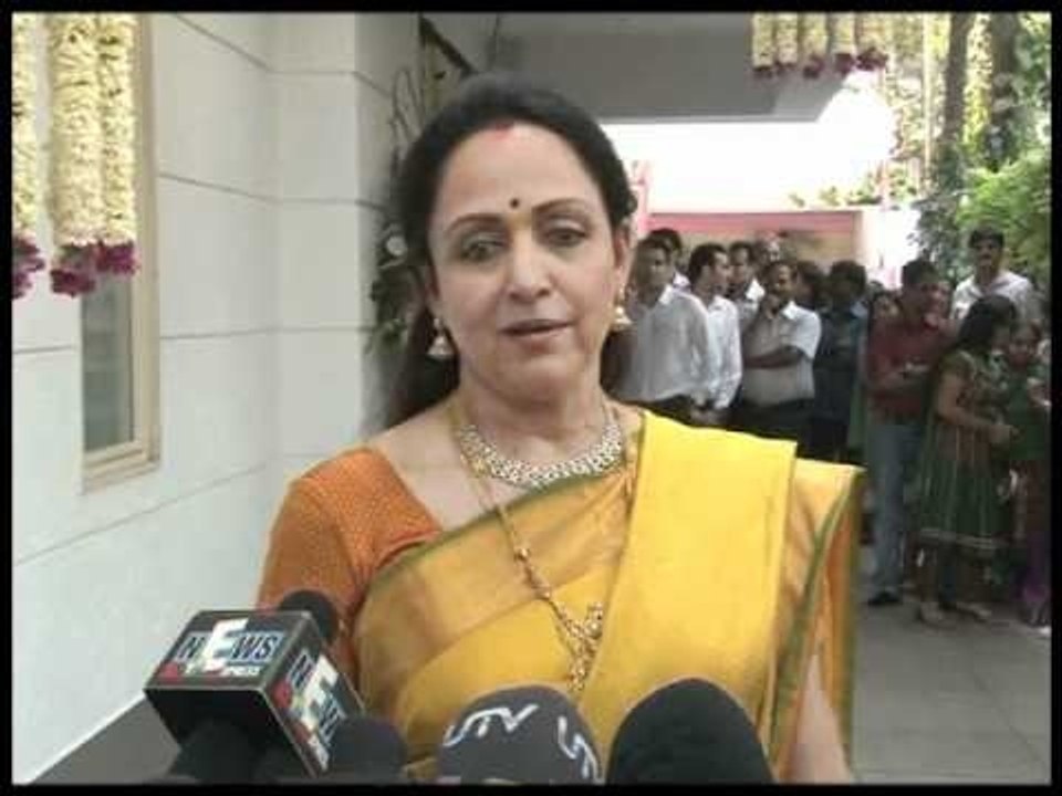 Esha Deol Engagement - Hema Malini will announce Marriage Date soon