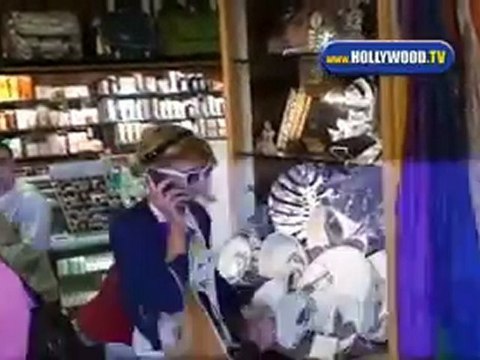 Paris Hilton Goes Shopping
