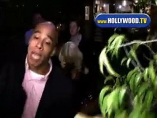 Christina Aguilera Leaves Italian Restaurant