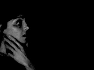 les mots la petite annonce elle collectionne les secrets