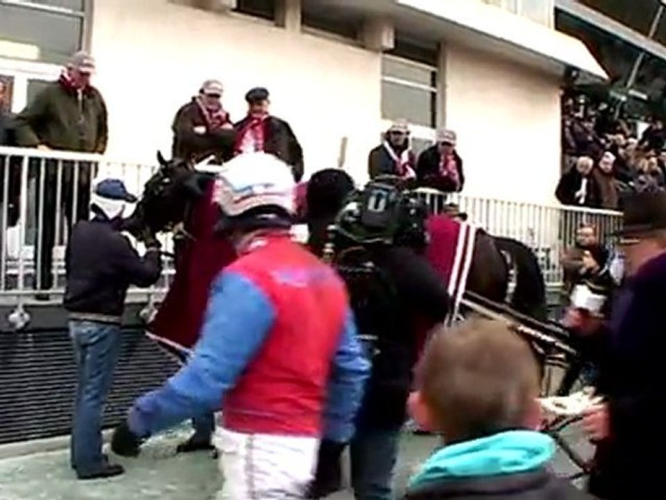 Prix de France 2012 à l'hippodrome de Vincennes Royal Dream et Miss France Delphine Wespiser