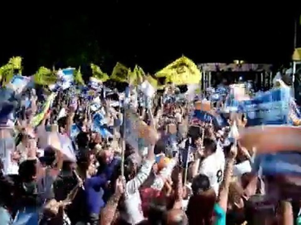 Capriles enfrenta Chávez em outubro