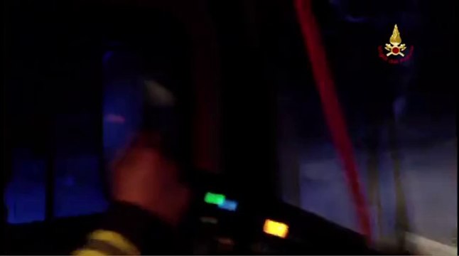 L'Aquila - Emergenza neve - VVF a sirena nella neve