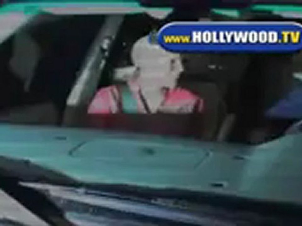 Tori Spelling Has Dinner At Beso Friday Night