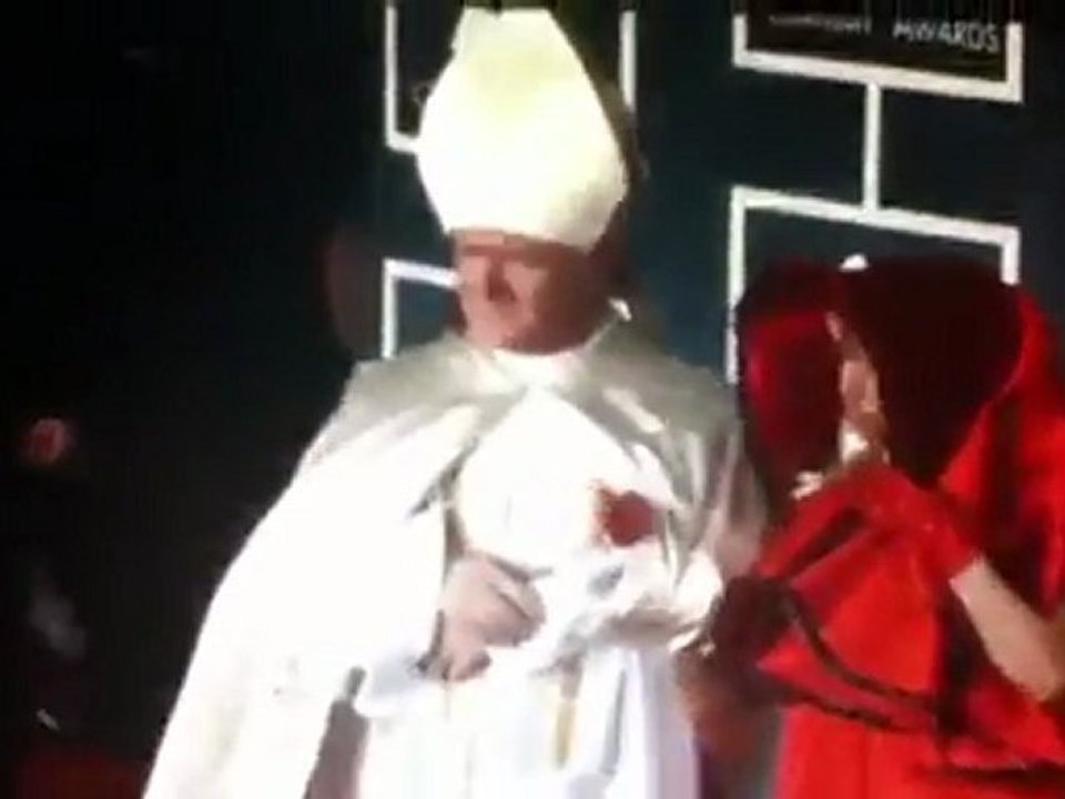 Le petit chaperon Nicki Minaj et un pape pas très catholique