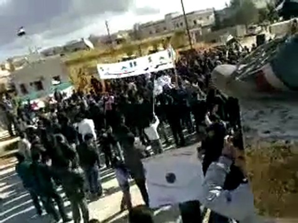 فري برس   حلب الجينة جمعة النفير العام حرق العلم الروسي 10 2 2012 ج5