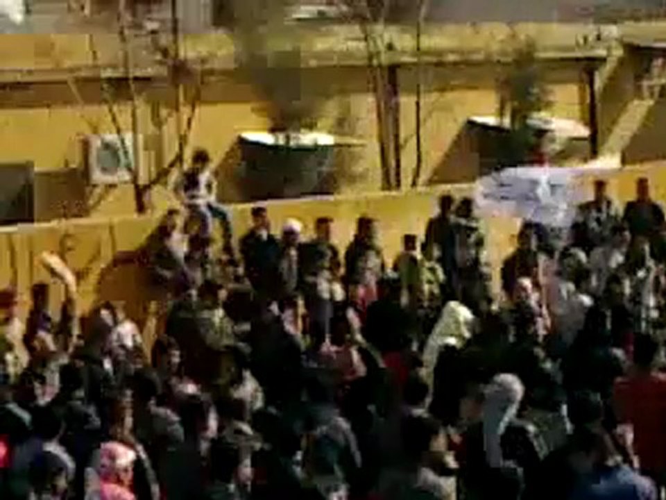 فري برس   حلب الجينة جمعة النفير العام حرق العلم الروسي 10 2 2012 ج1