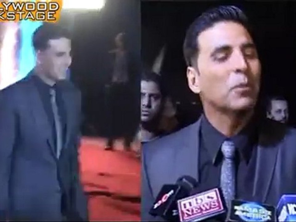 Akshay Kumar, Anushka & Nargis Fakhri @ Stardust Awards 2012