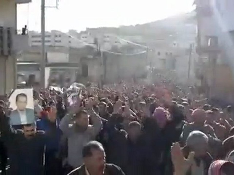 فري برس   حلب   دارة عزة    تشييع الشهيد يوسف علوش 11 2 2012