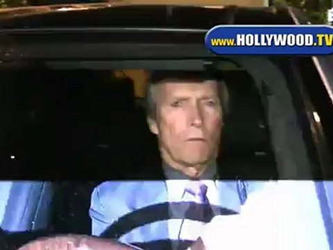 Clint Eastwood bombarded by autographers at Dan Tana's