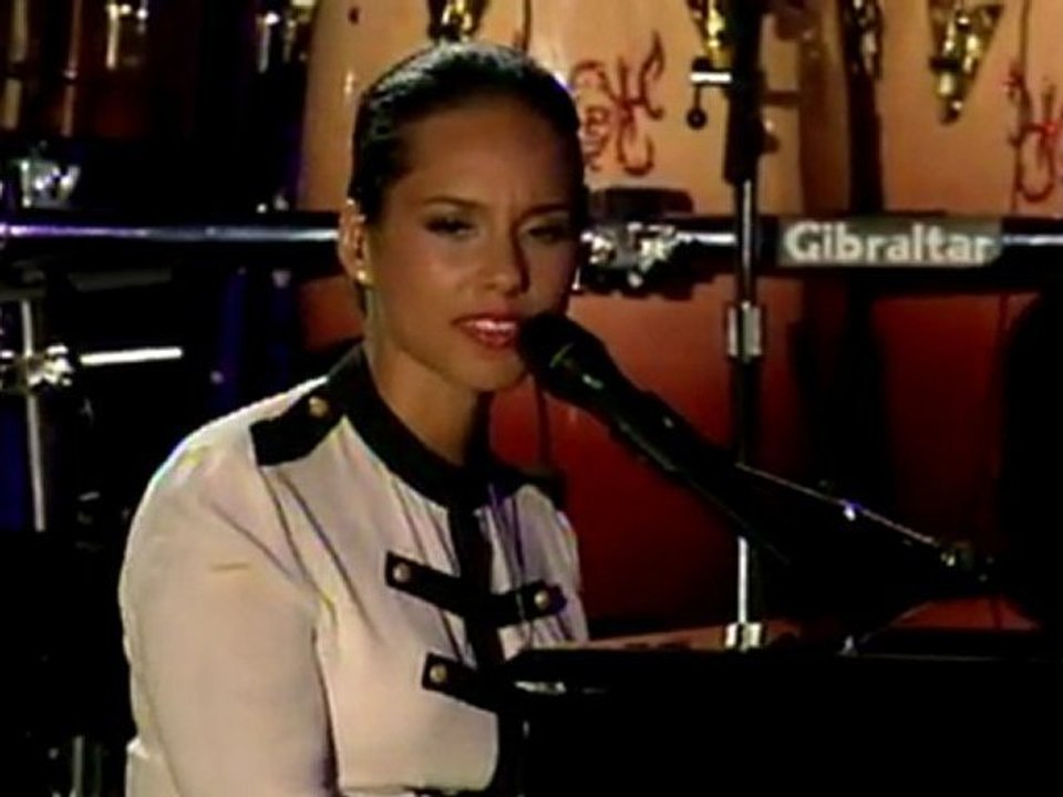 Alicia Keys Remembers Whitney Houston! (@aliciakeys @RealWhitney) (Video)