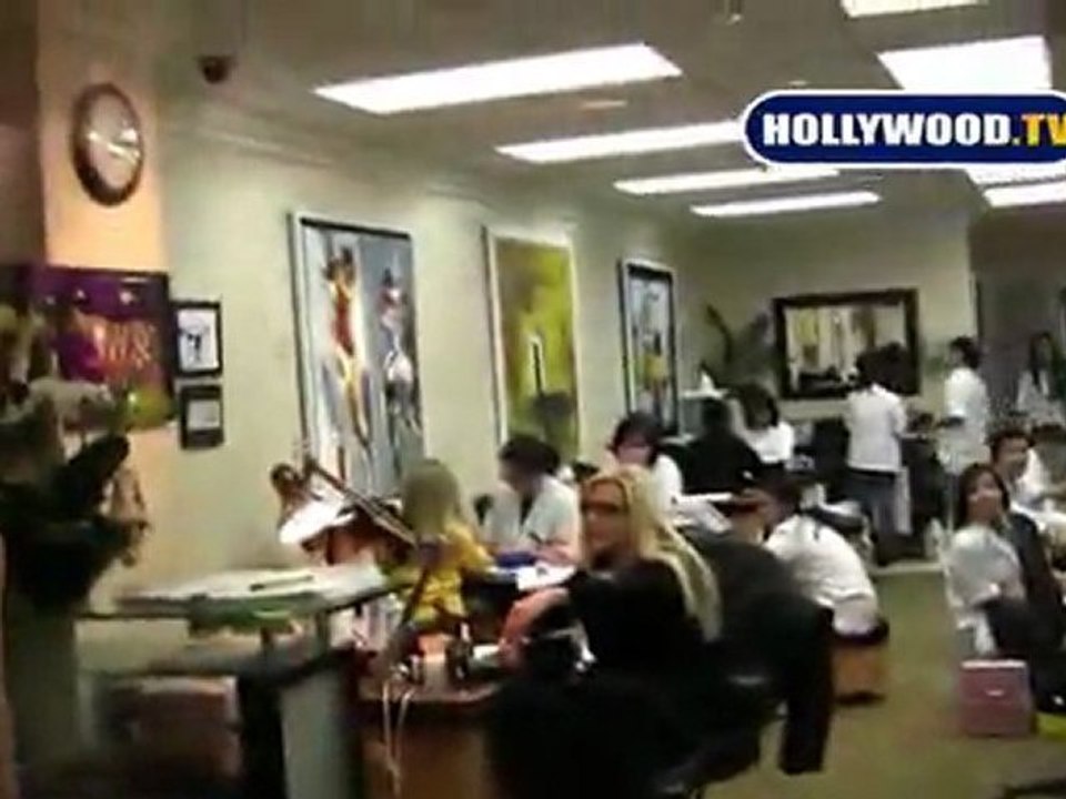 Kim Kardshain Gets Her Nails Done In Beverly Hills On Friday