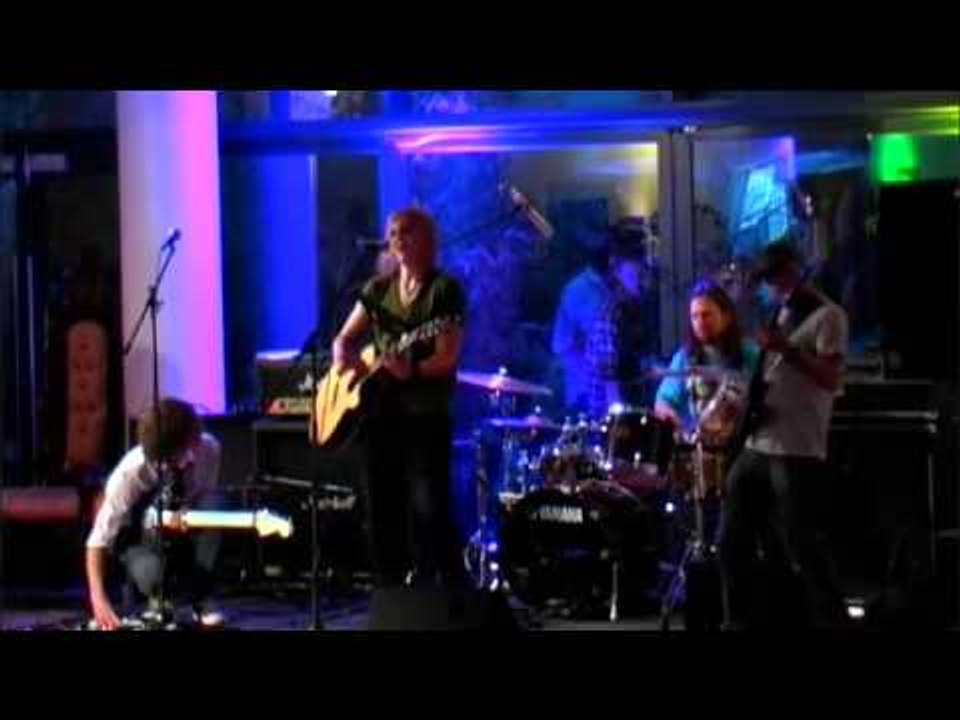 NEON CHOIR (BalconyTV)