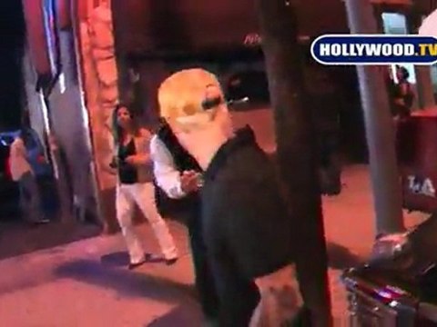 Nicole Richie Hides Her Face From Cameras